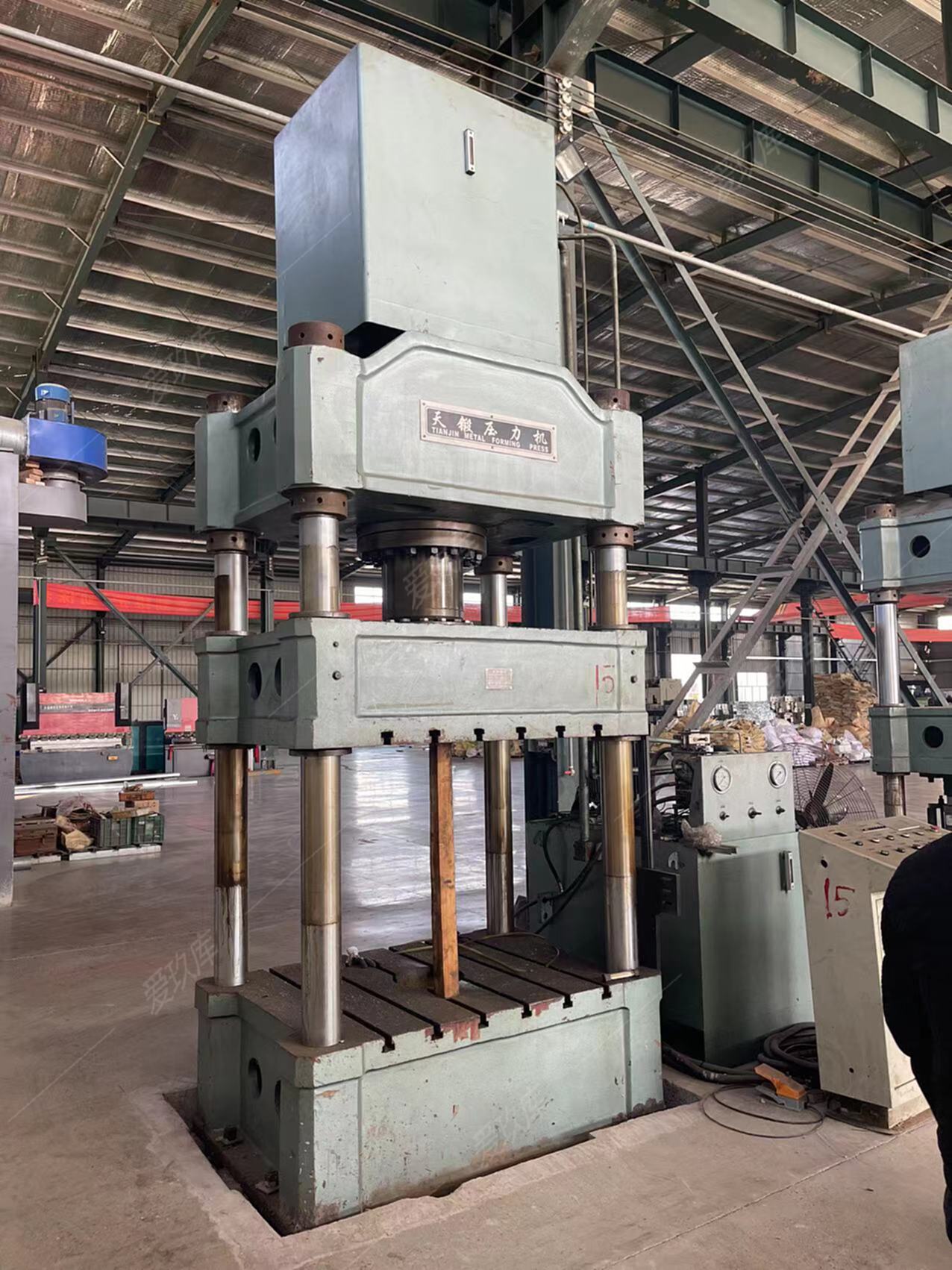 The sale of 315 tons of four-column hydraulic press