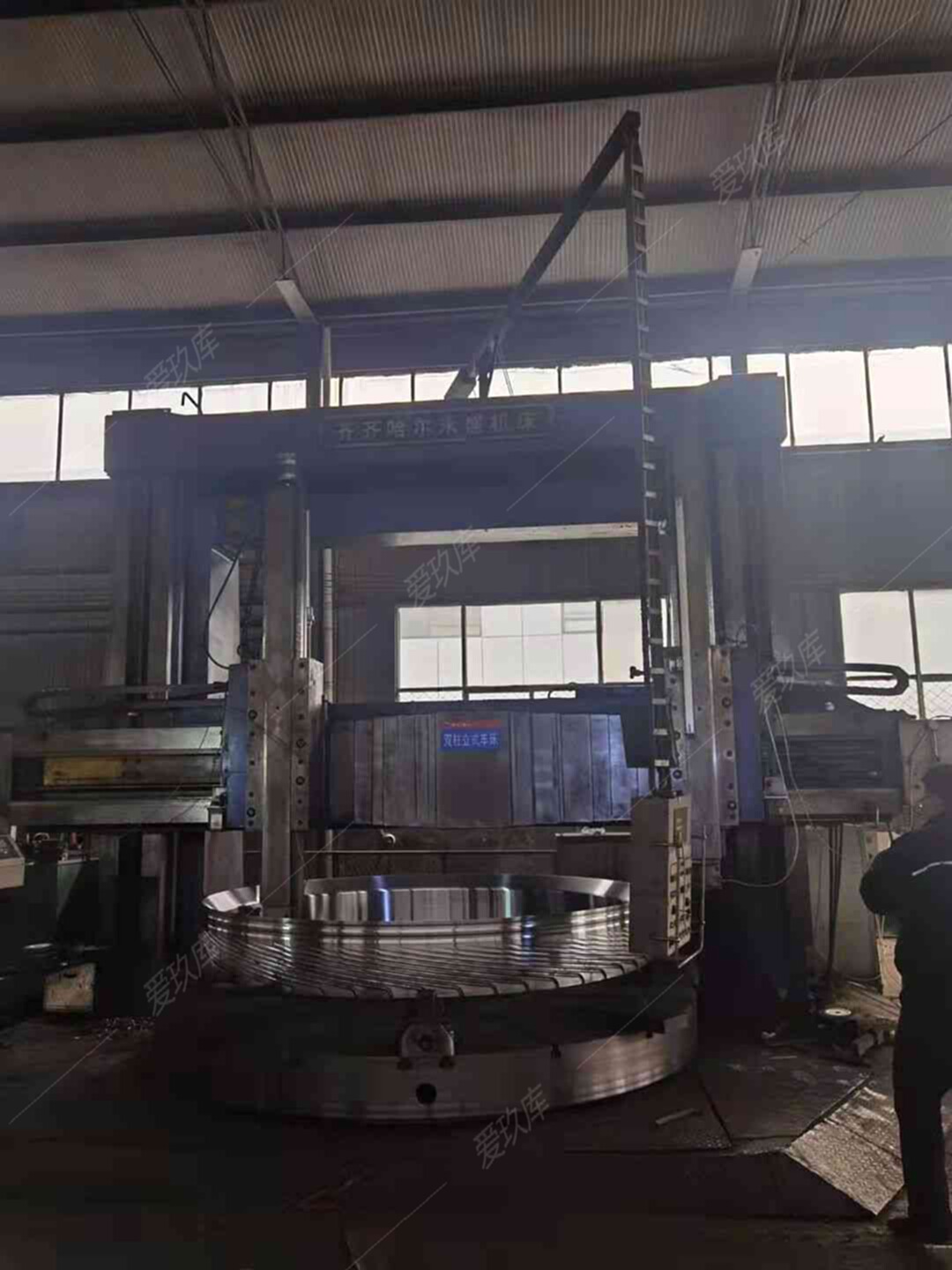 Sell heavy duty 4 m CNC vertical truck