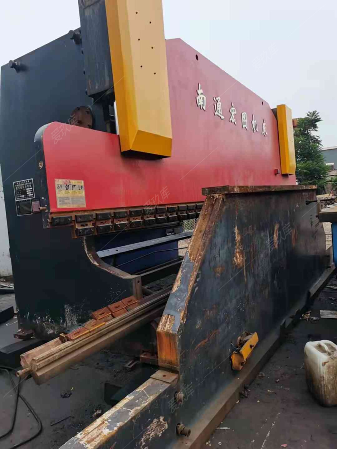 Sell Nantong Hongtu 400 tons 7 meters bending machine