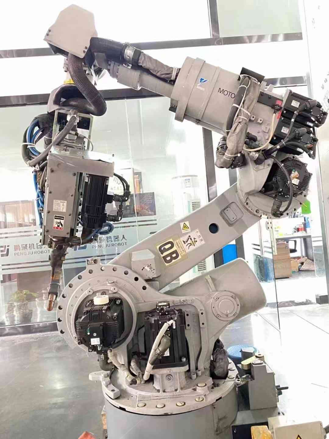 出售二手進口安川點焊機器人ES165N