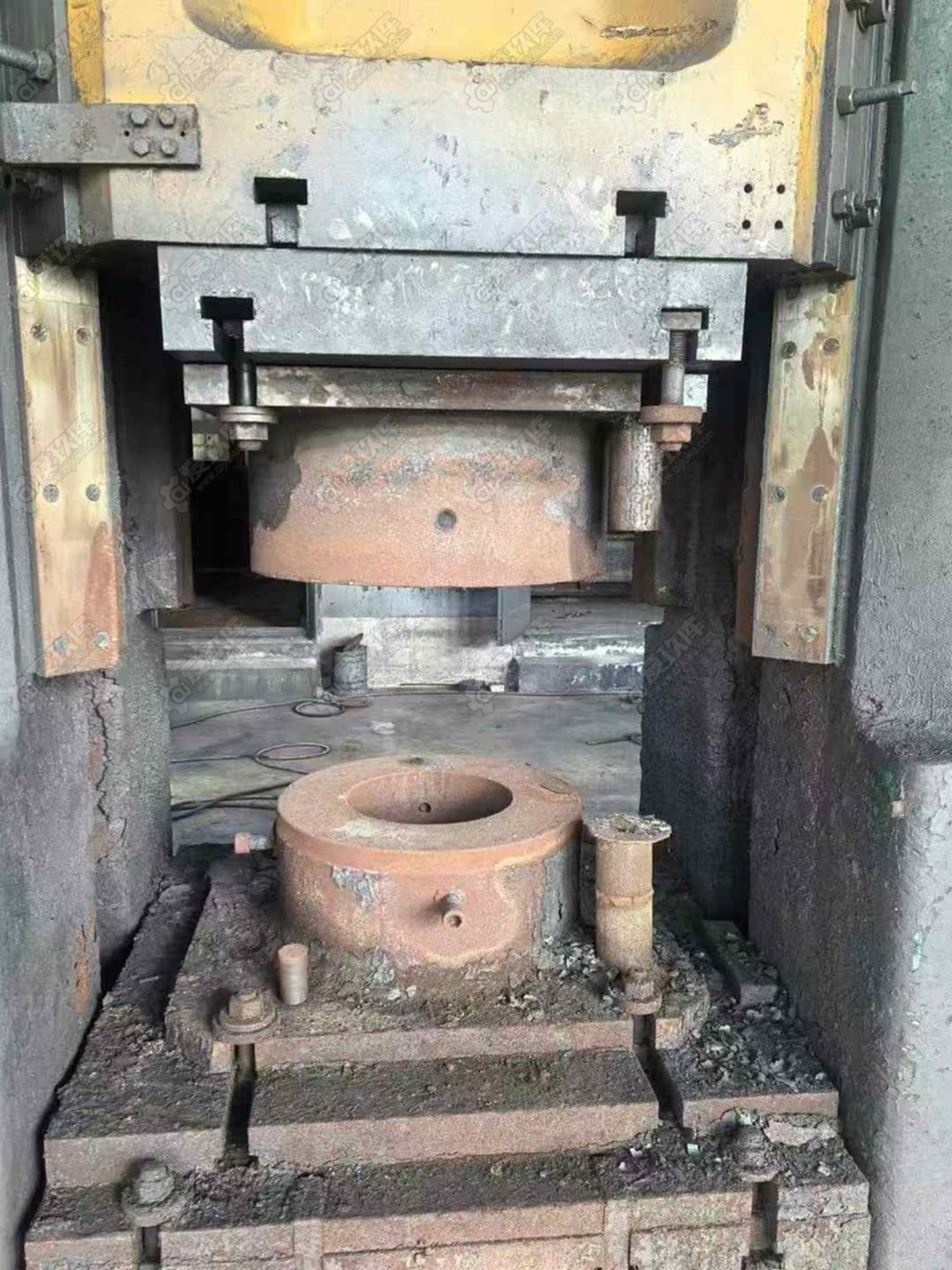 二手電動(dòng)螺旋壓力機(jī)