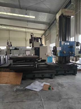 For sale: Kunming Machine 6113D CNC boring machine, with a three-axis travel of 2-2-2 meters