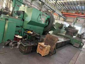 We are selling second-hand 2.5* 10-meter heavy-duty CNC lathes