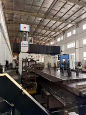 For sale: Neway 2022 6033 gantry machining center, with a worktable of 2*6 meters and a door width of 3.3 meters