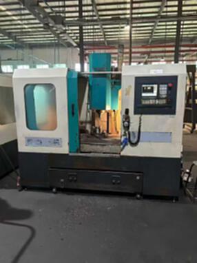 出售二手青海一机09年XK713数控铣床，配华中系统