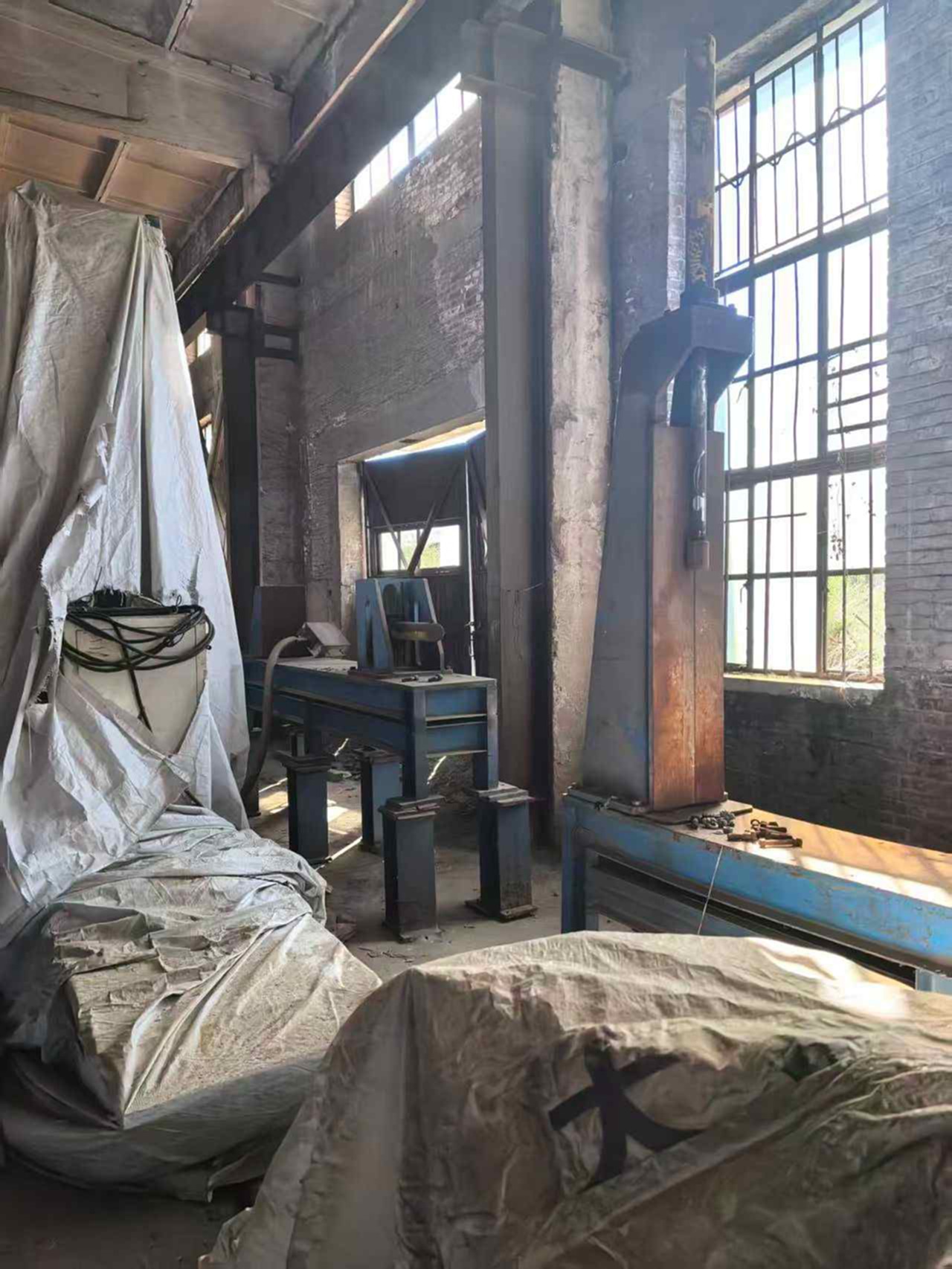 昊垣华联产端面铣两台端面铣