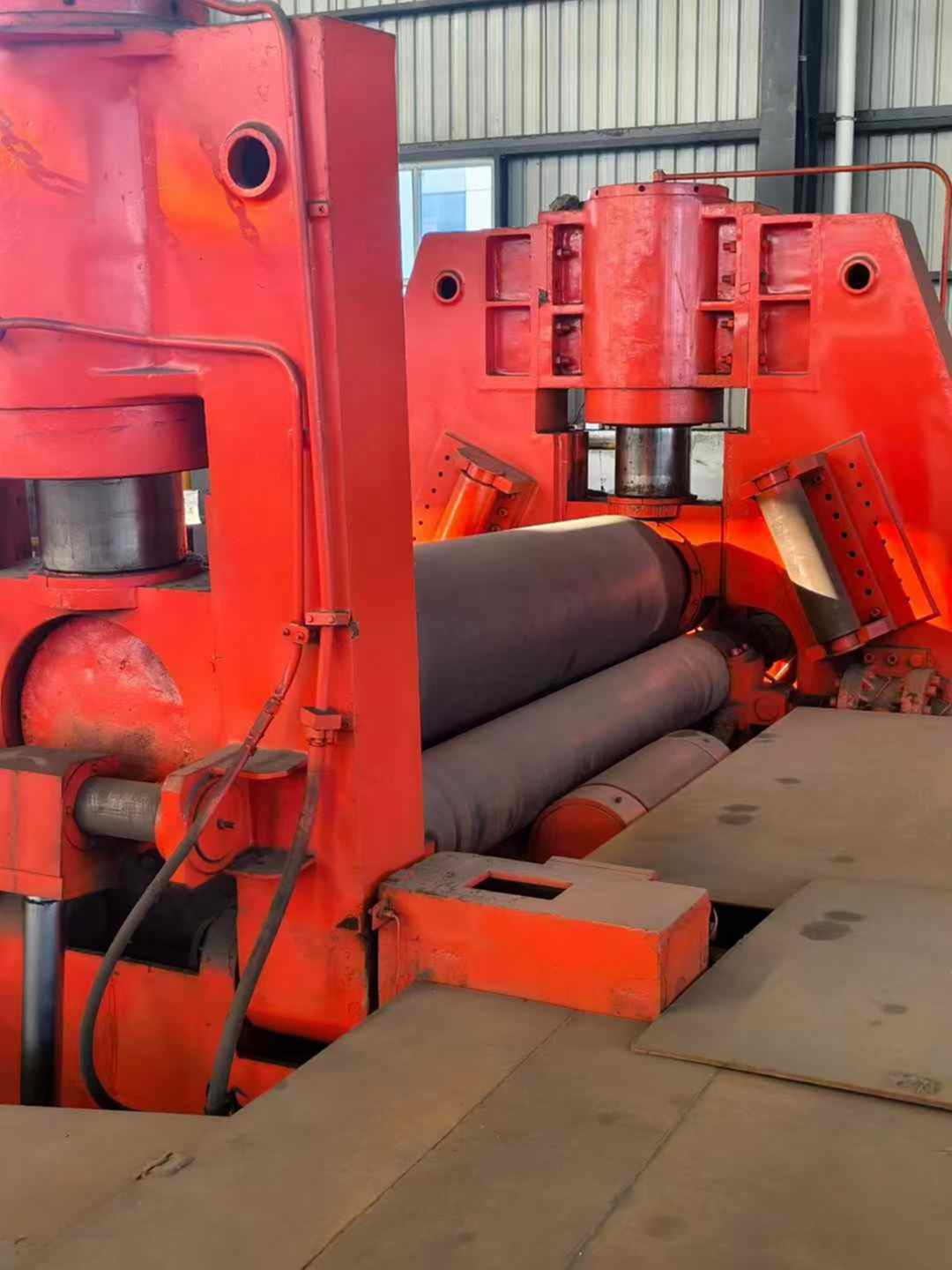 宏通地质湖北鄂重产80×3200水平下调试卷板卷板机