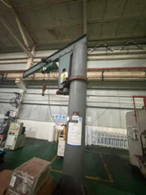 We are selling the domestic first-line brand Dafang 3T cantilever crane