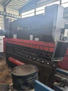 We are selling 100-ton / 3.2-meter CNC bending machines made in Zhengzhou