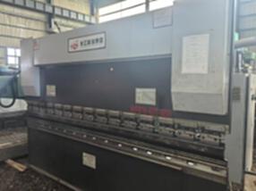 For sale: 63-ton / 3.2-meter sheet metal bending machine from Anhui