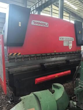 We are selling Yangli 100-ton / 3.2-meter CNC bending machines