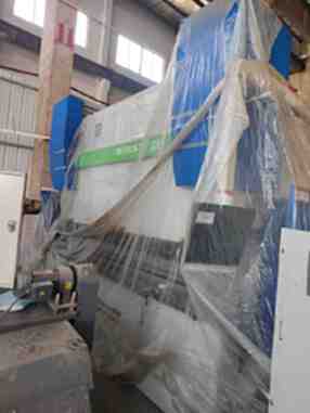 新力 WF67K24-250/3200 数控板料折WF67K24-250/3200 折弯机