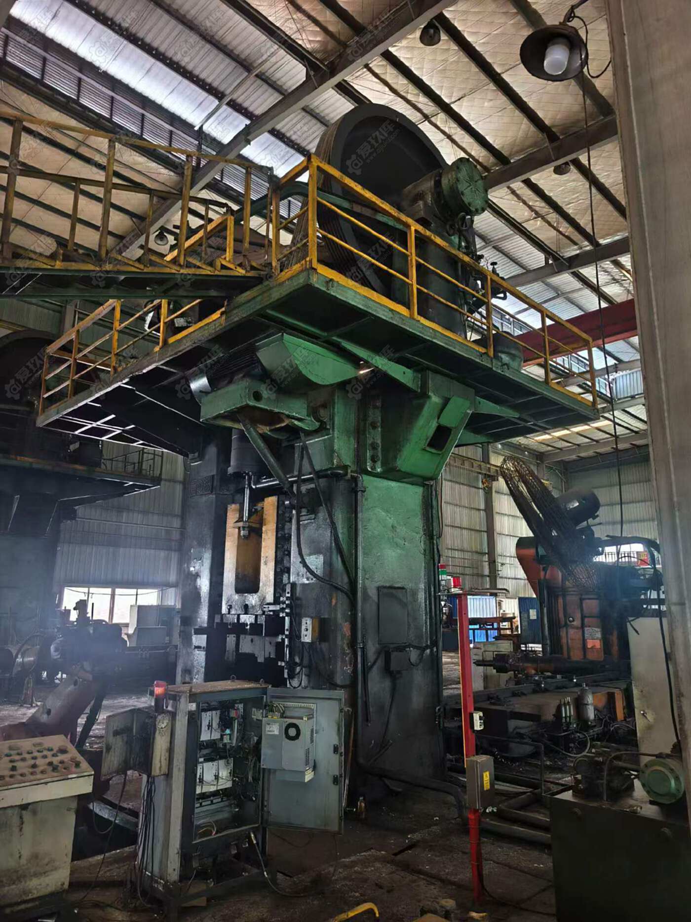 青锻2500T 摩擦压力机