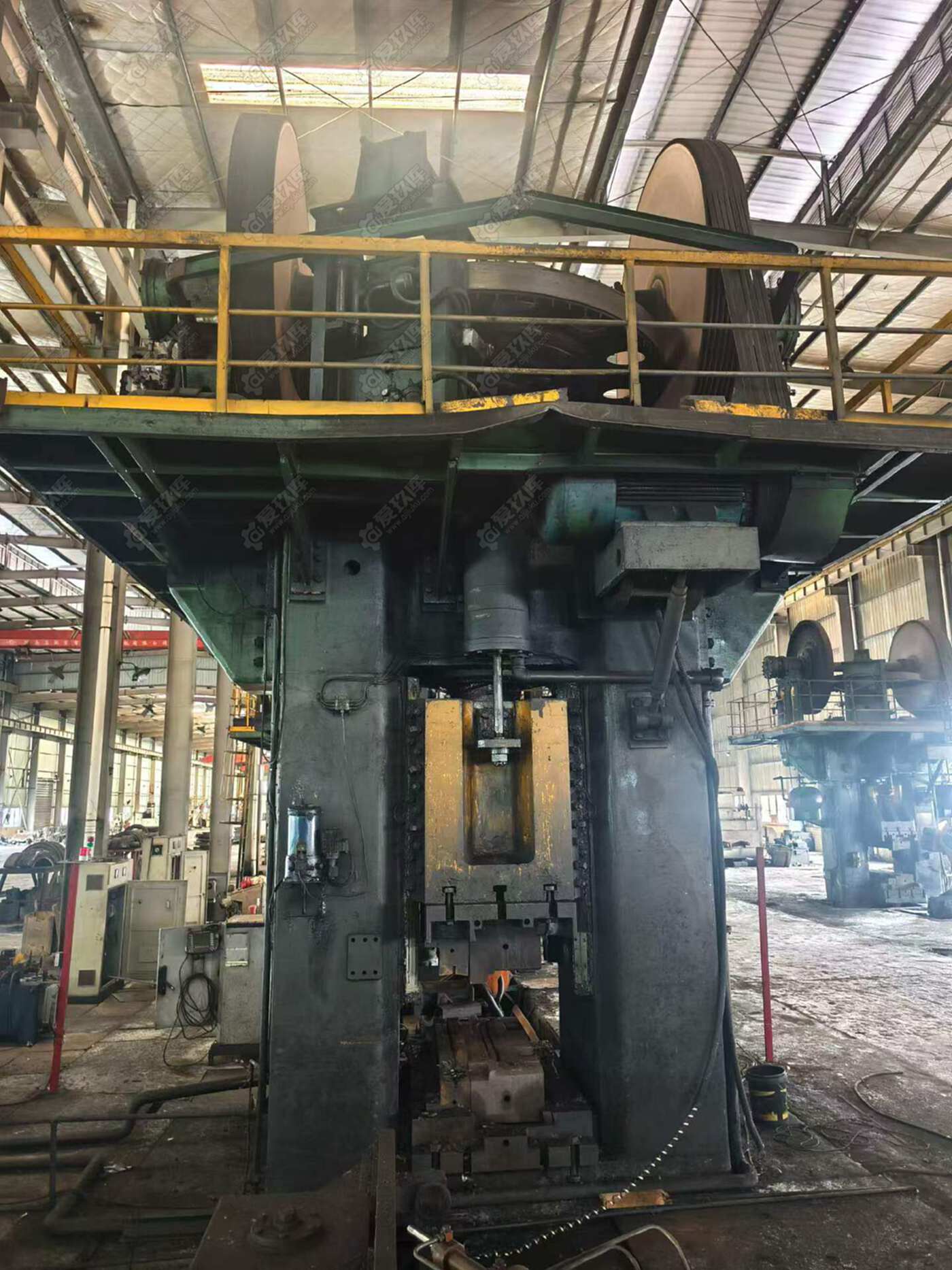 青锻2500T 摩擦压力机