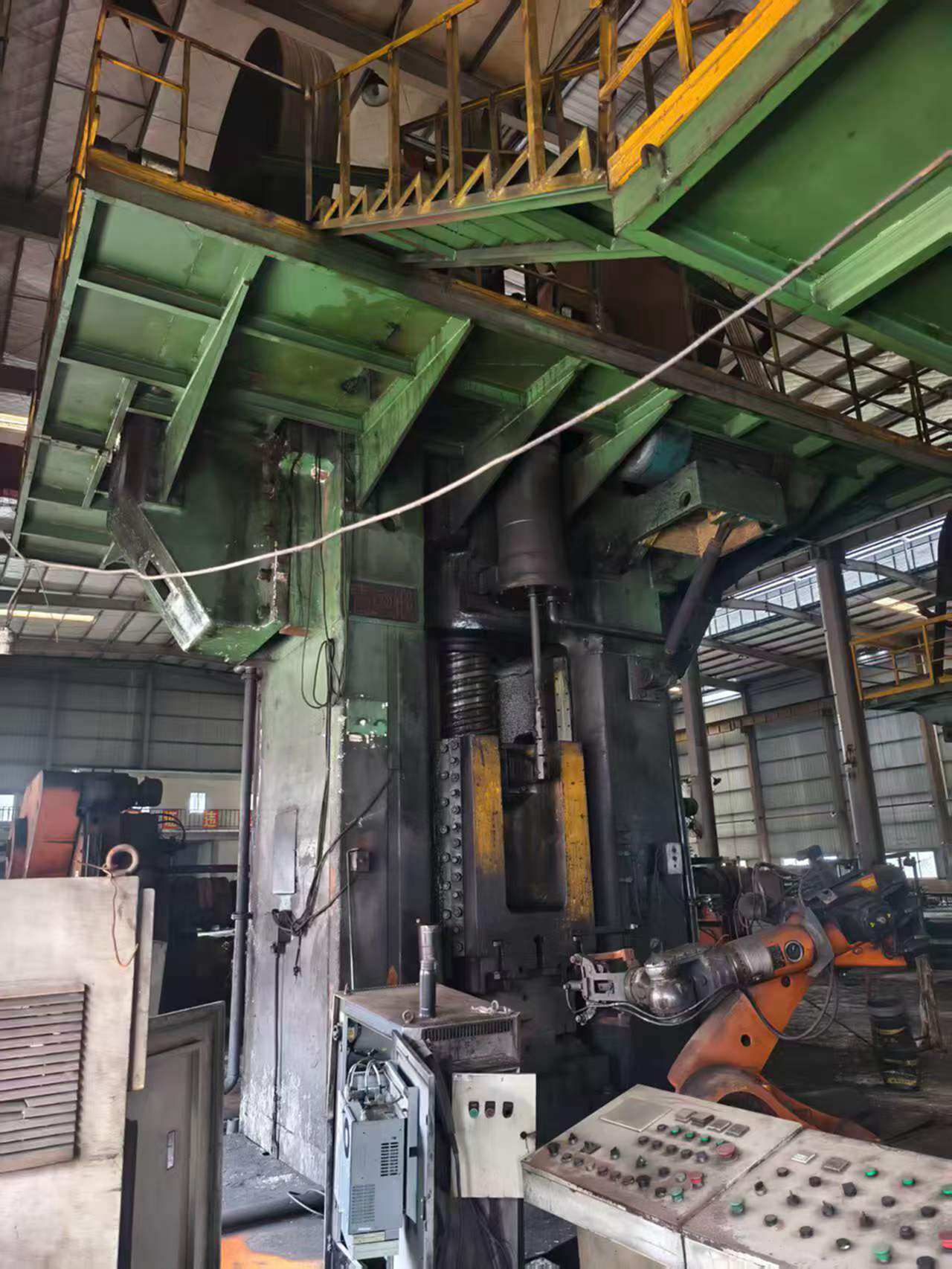 青锻4000T 摩擦压力机