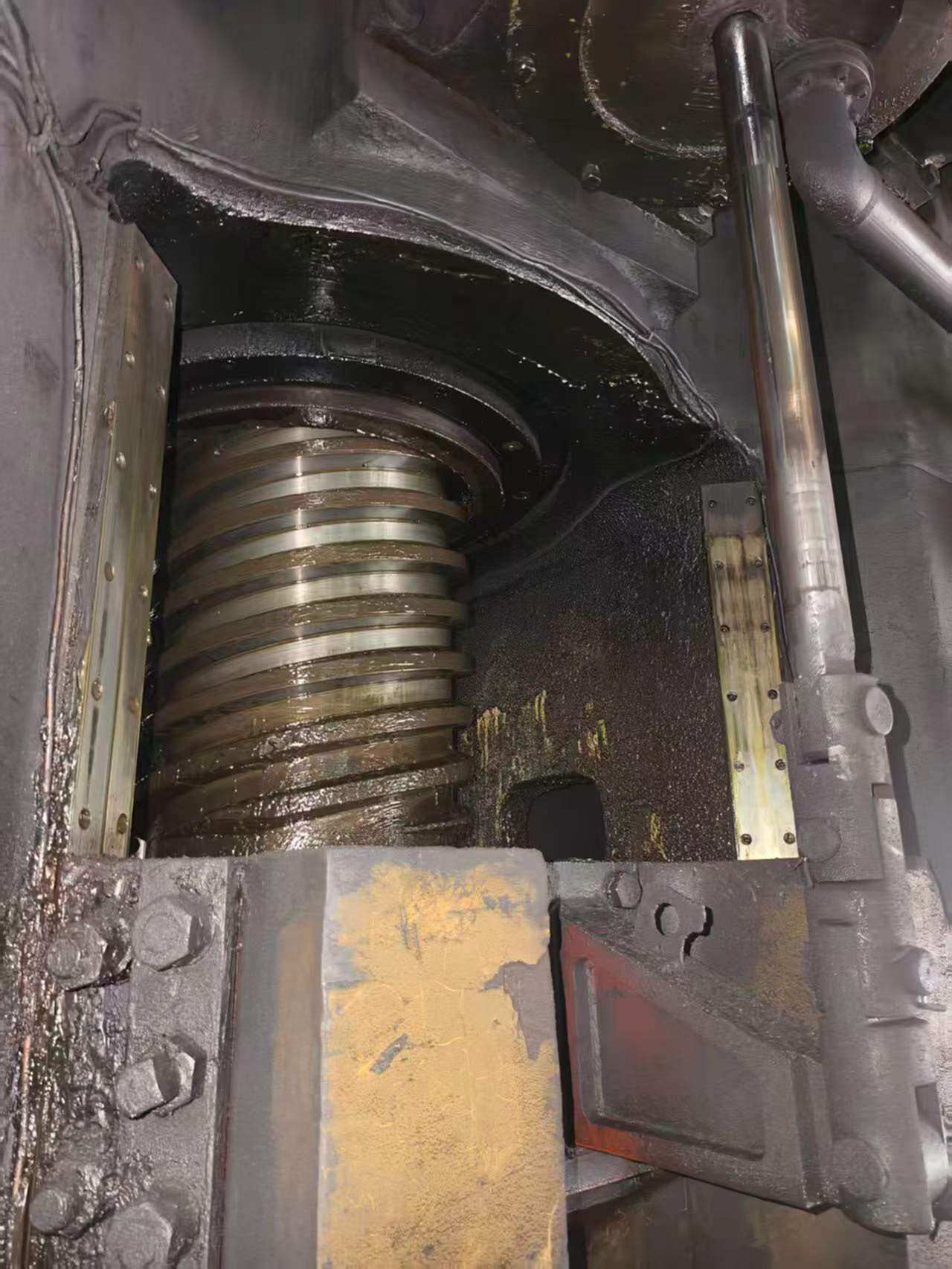 青锻4000T 摩擦压力机