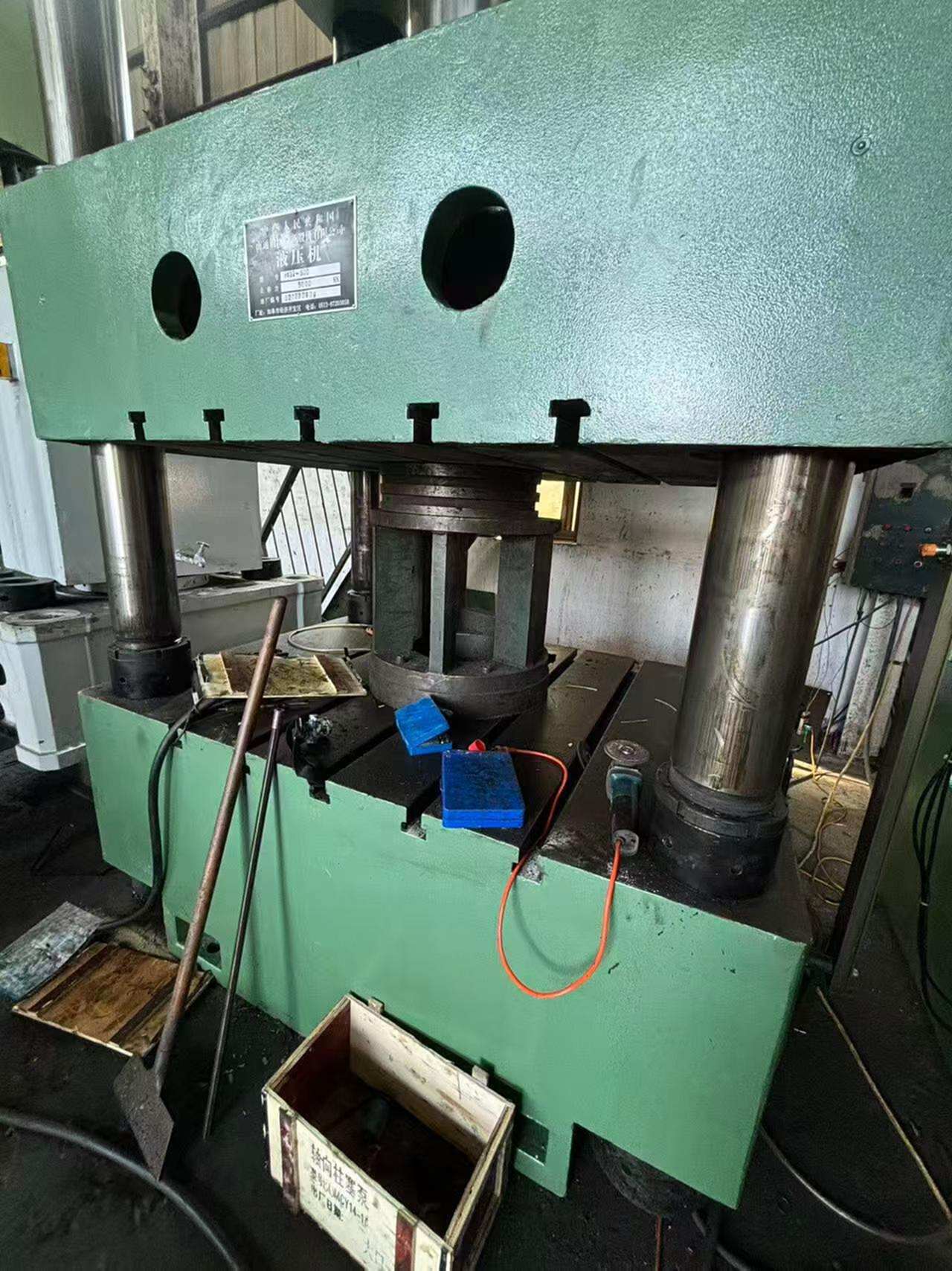 南通锻压500吨液压机