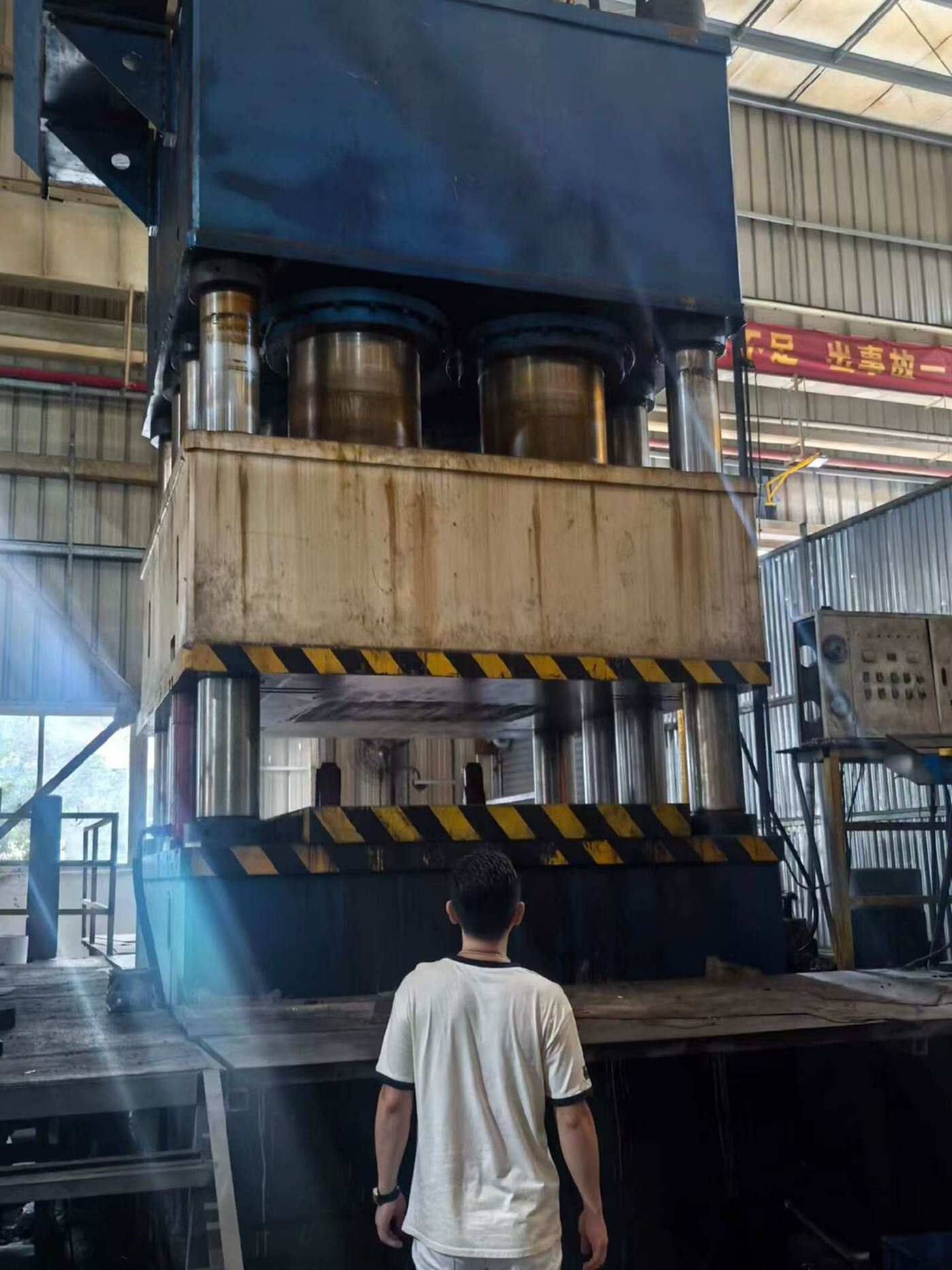 无5000吨液压机