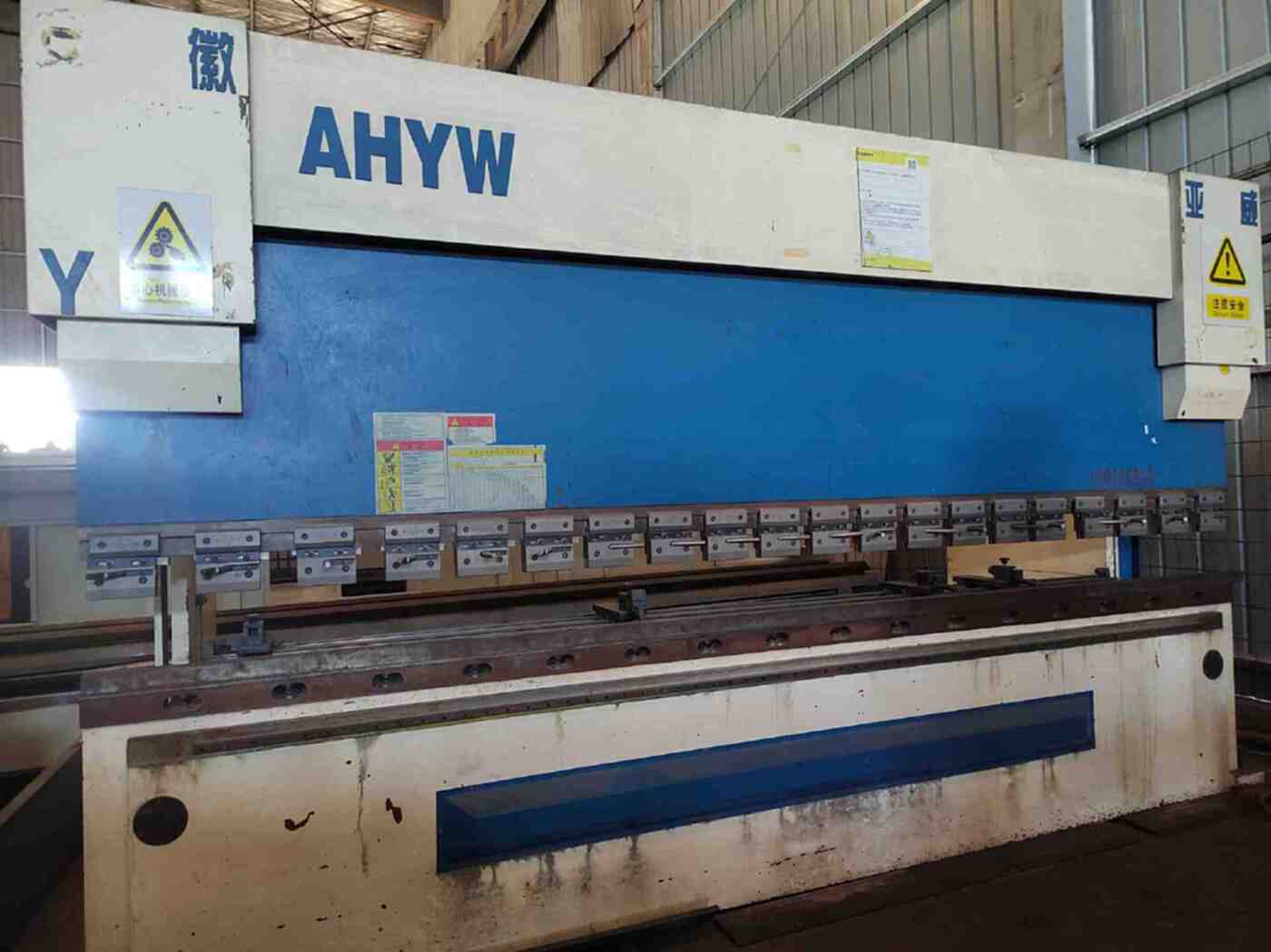   亚威YWB‑100T/4200数控板料折弯机YWB‑100T/4200折弯机