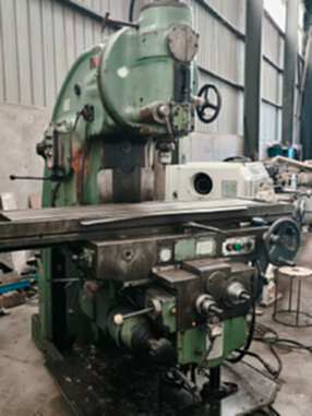 For sale: Beiyi 2007 400k vertical milling machine