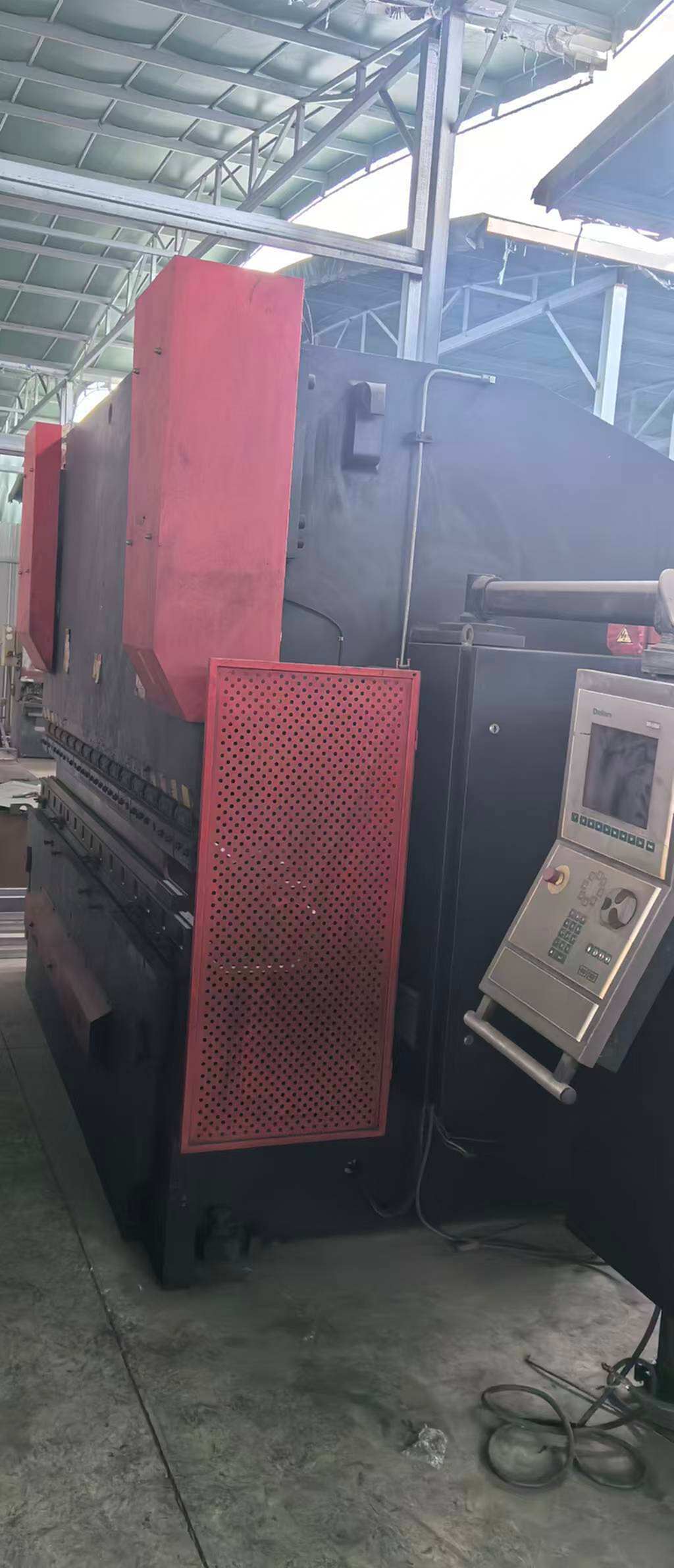 金方圆220吨折弯机