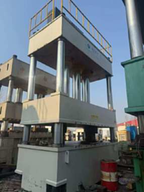 Hairun 1500 ton four column hydraulic press, with a 2-meter tabletop * 3-meter travel, 1.5-meter opening, 2.5-meter servo motor