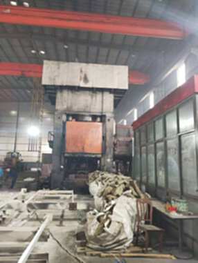 We are selling a 3,600-ton metal extruder from Hefei Forging for 20 years, with a self-weight of 235 tons