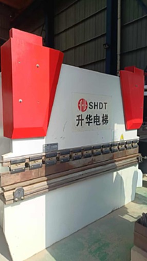 For sale second-hand Central Asia 125-ton / 2.5-meter hydraulic bending machine