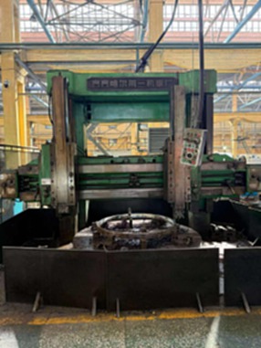 We are selling Qiyi 5225 vertical lathes with a processing height of 1.6 meters