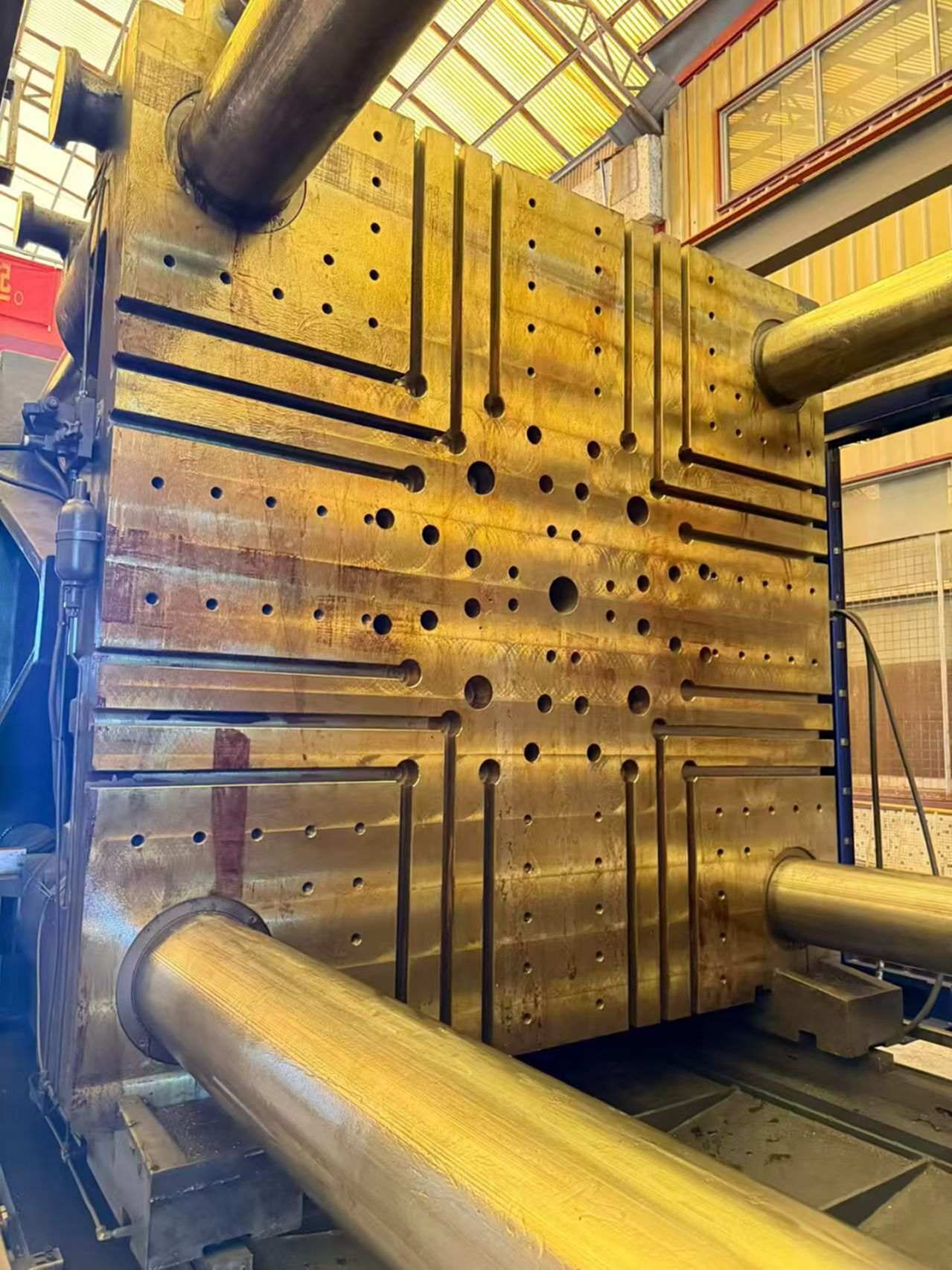 海天2800吨注塑机