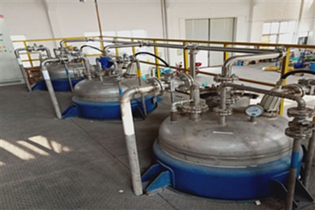 二手高压加氢反应釜 二手高压加氢反应釜.jpg