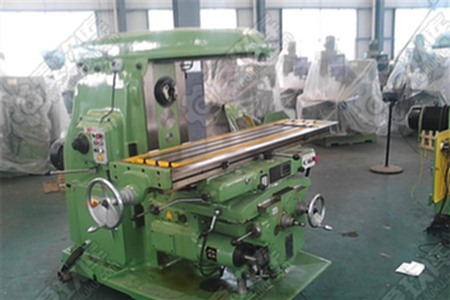 二手万能铣床 二手万能铣床.jpg