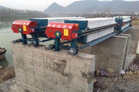 二手板框式压滤机 二手板框式压滤机.jpg