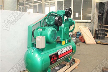 二手无油空压机 二手无油空压机.jpg