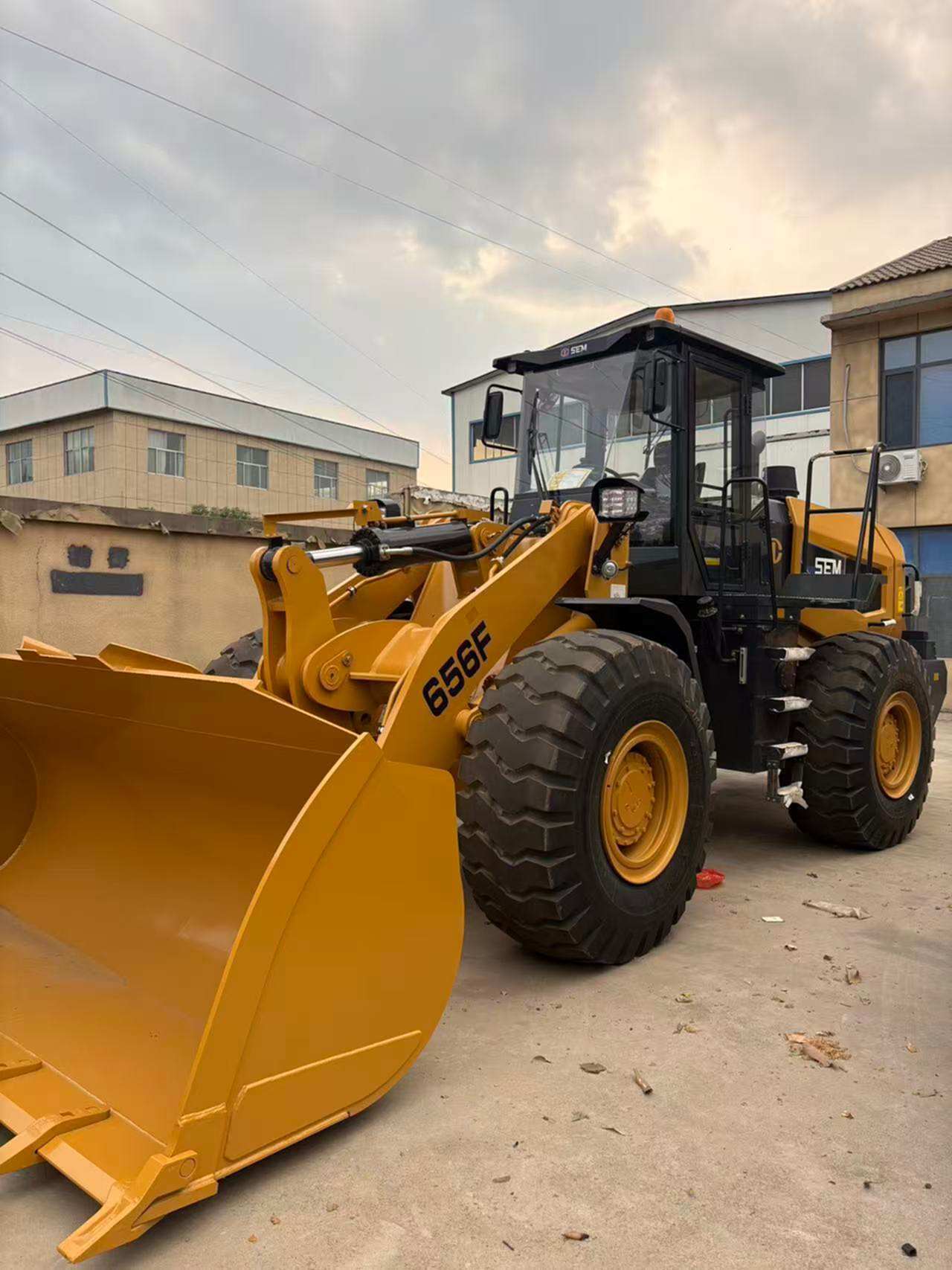 山工660D 装载机