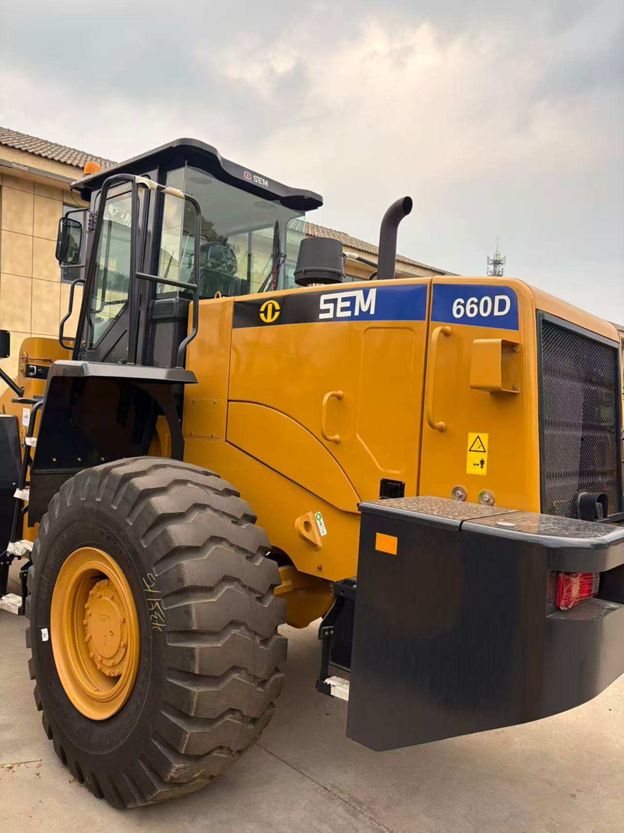 山工660D 装载机