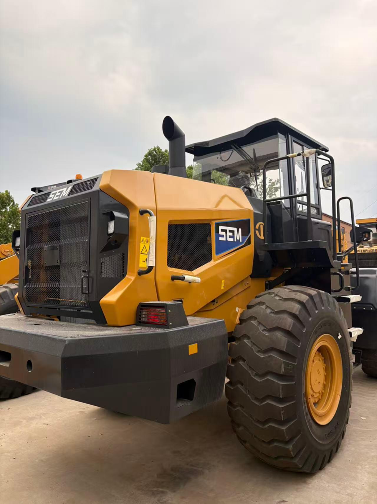 山工660D 装载机