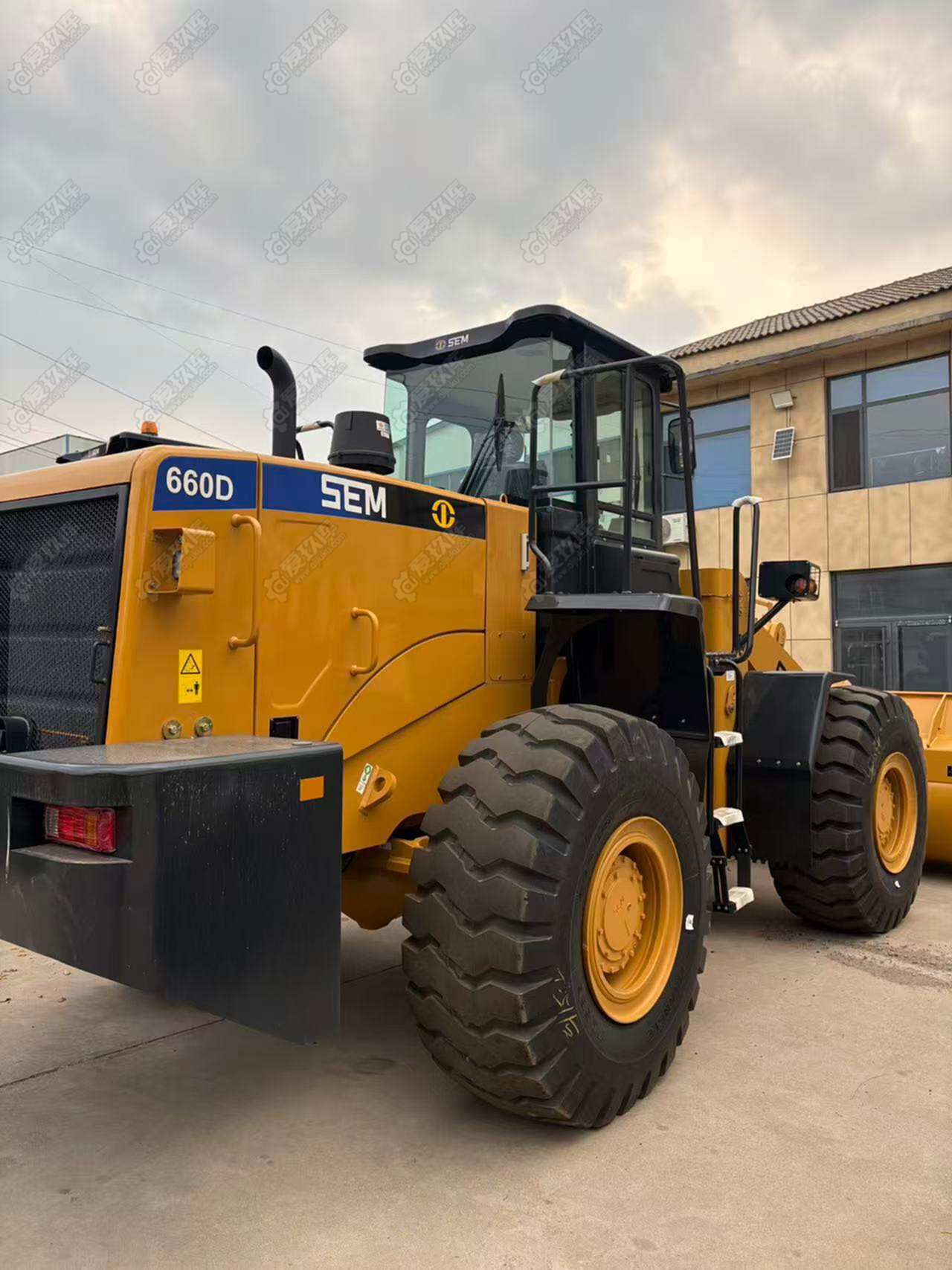 山工660D 装载机