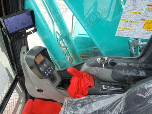 神钢SK140 挖掘机