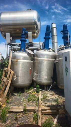 For sale: Two-cubic-meter 316 material agitator tanks