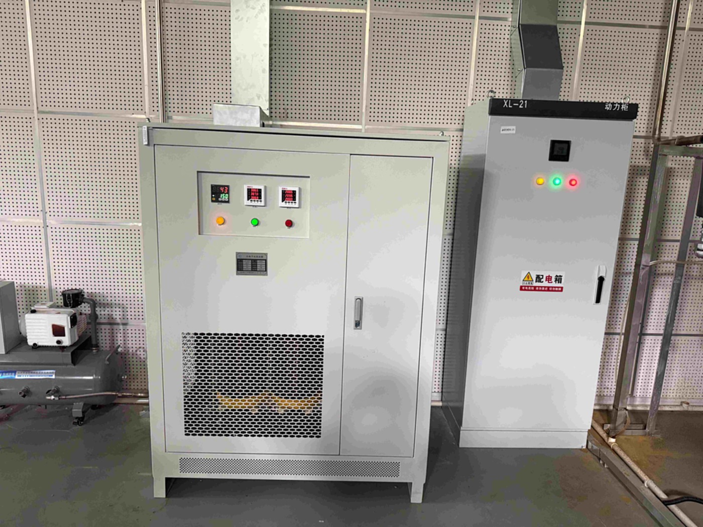 铭牌SG‑300KVA 三相干式变压器 干式变压器