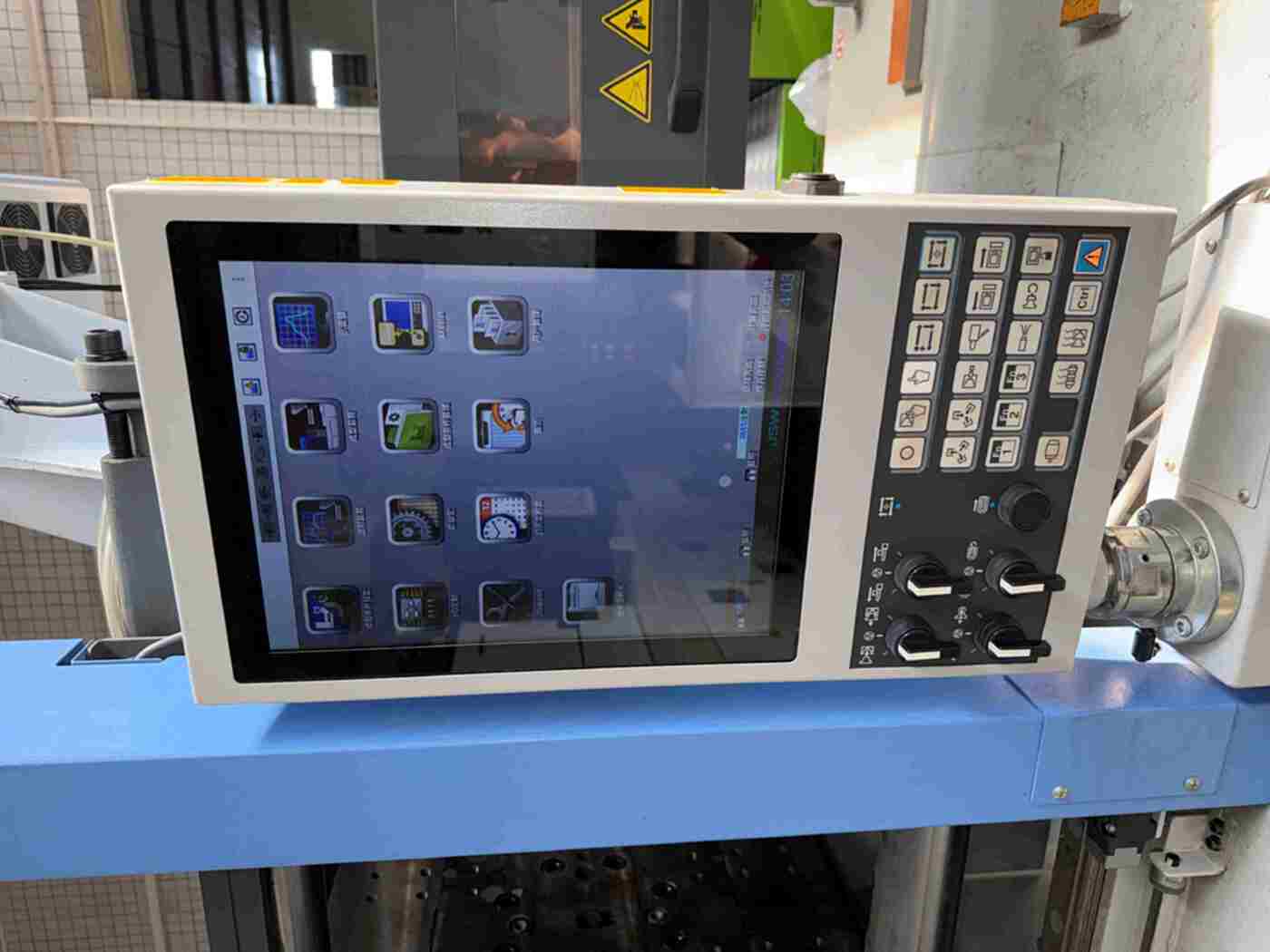 日钢J180ADS-110U注塑机