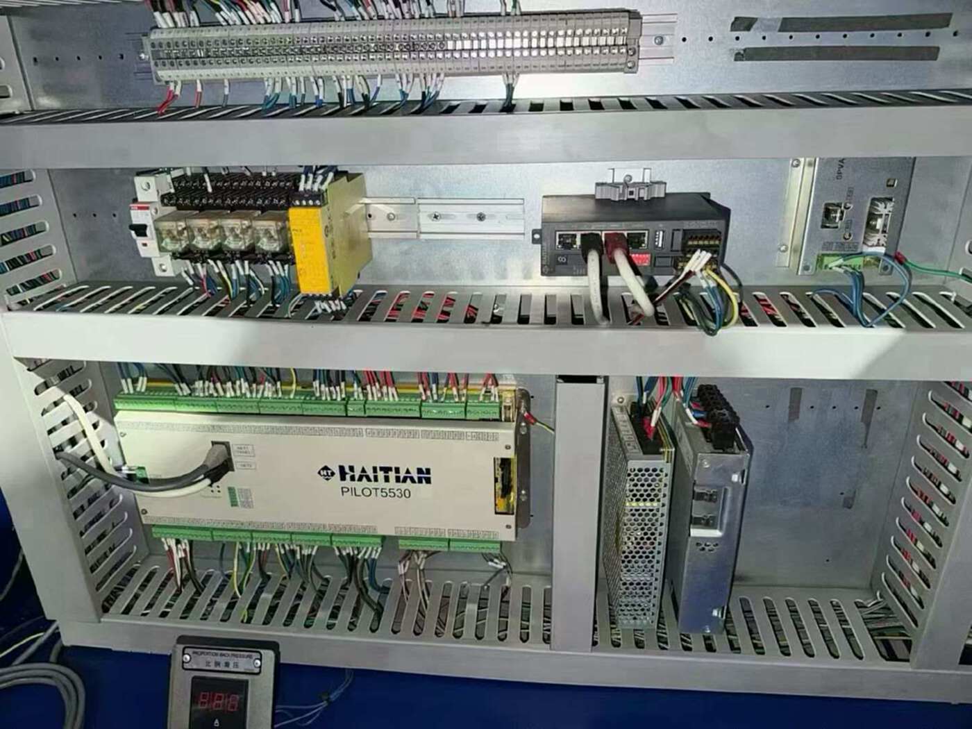 海天MA4700IIS/2250 注塑机