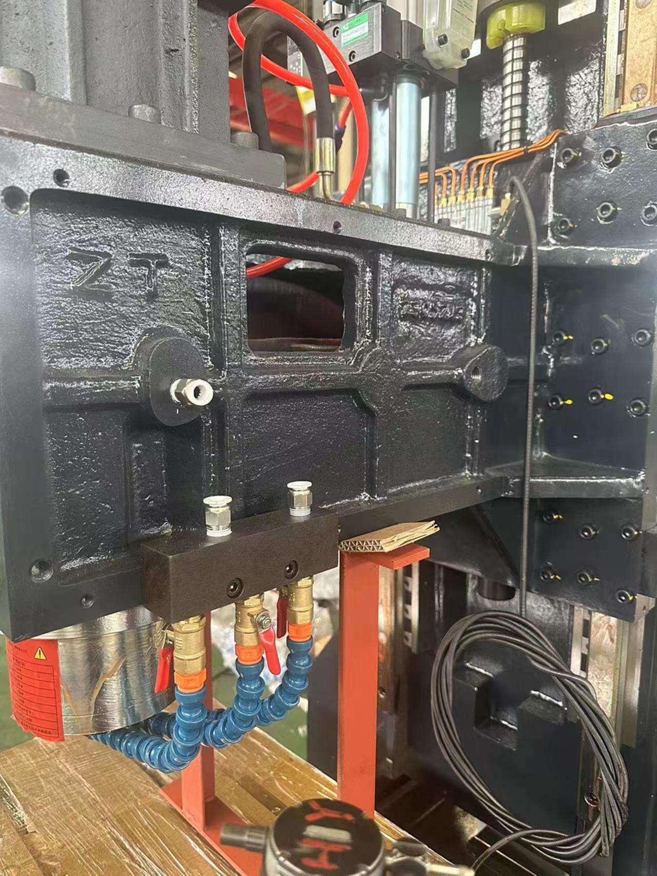 枣庄极点数控机械855立式加工中心