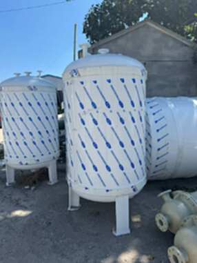 For sale second-hand Xinde 1000-liter pp storage tanks