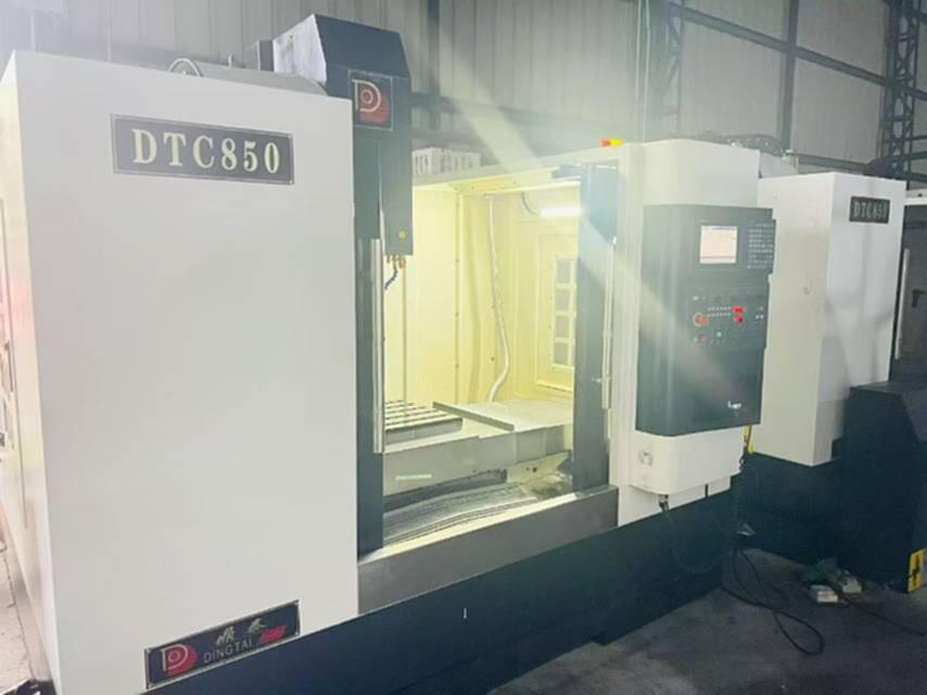 鼎泰DTC850立式加工中心