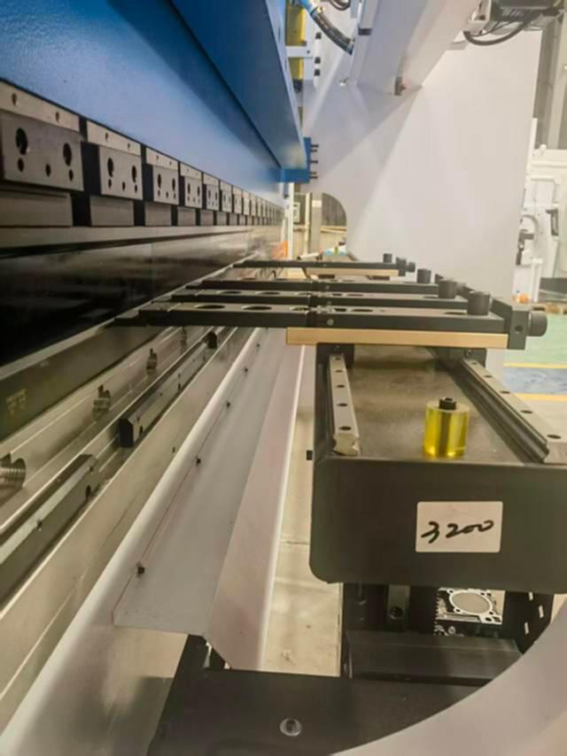 江苏久锻130T*4000 折弯机