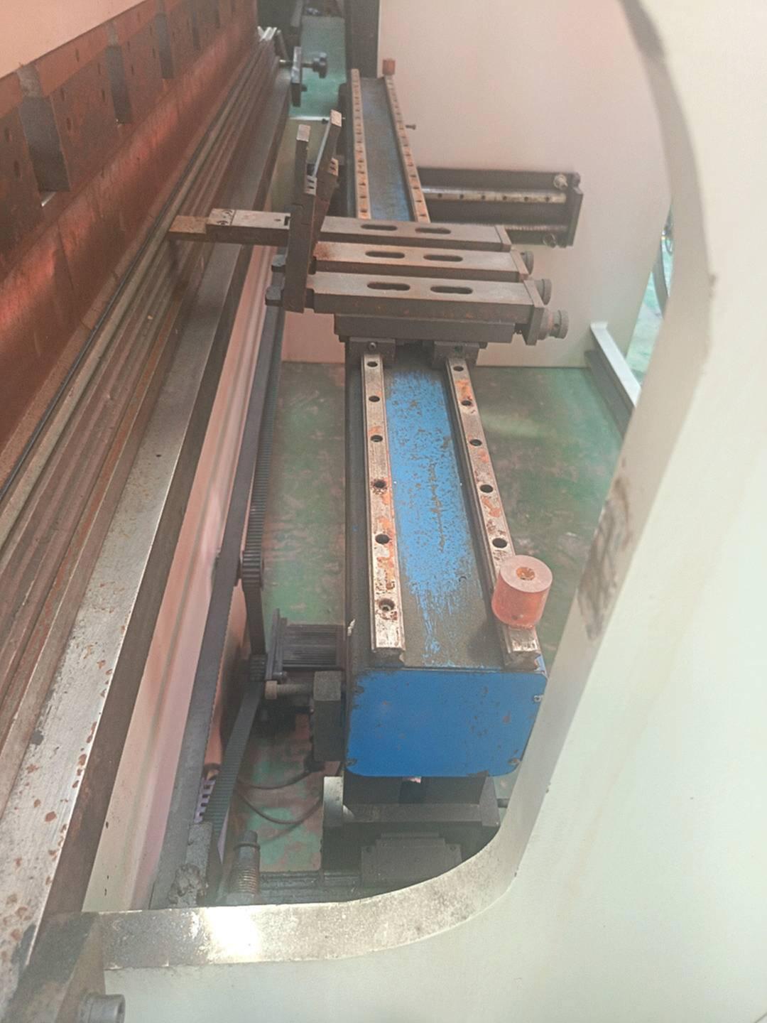 华鲁机床WC67K-63T/2500折弯机