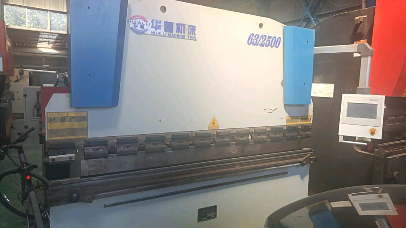 华鲁机床WC67K-63T/2500折弯机