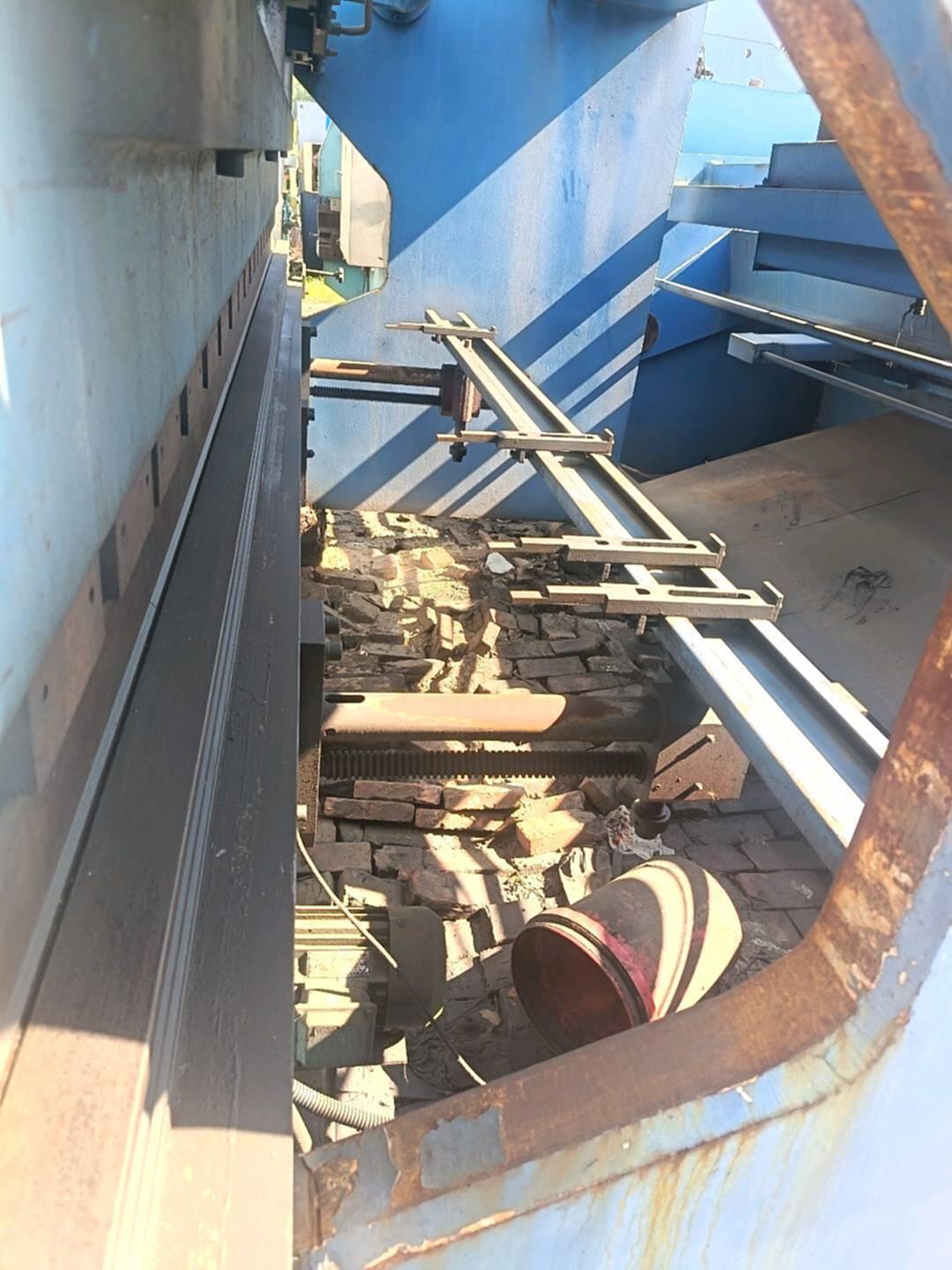 江苏金方圆QC12Y-200T/4500折弯机